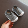 Enfant bébé premiers marcheurs chaussures